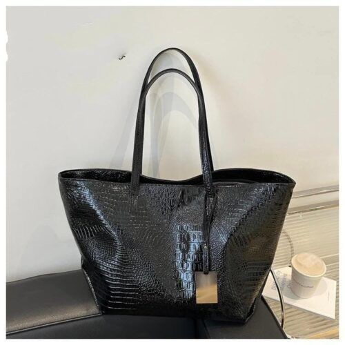 Shinny black tote bag