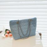 Trendy tote bag blue