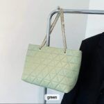 Trendy tote bag green